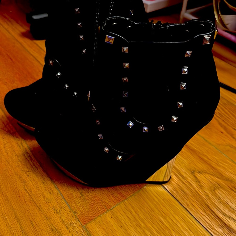 Liliana wedge heels size 8